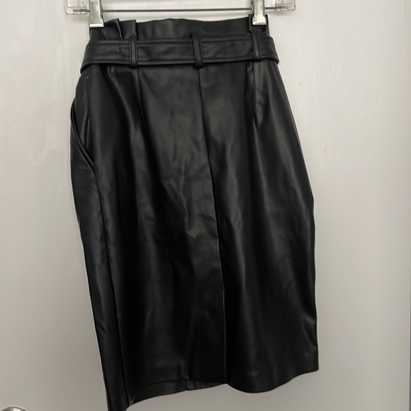 Pleather black midi skirt with belt - Picture 2 of 5